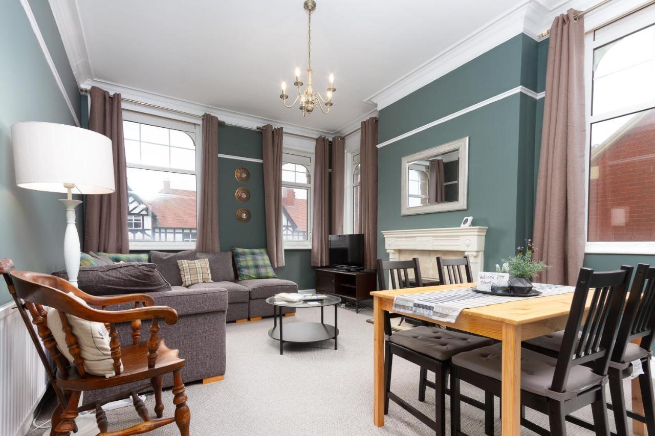 La Maison Verte, Lytham Square, Town Centre, 2 Bedroom - Blackpool Collection Apartment Lytham St Annes